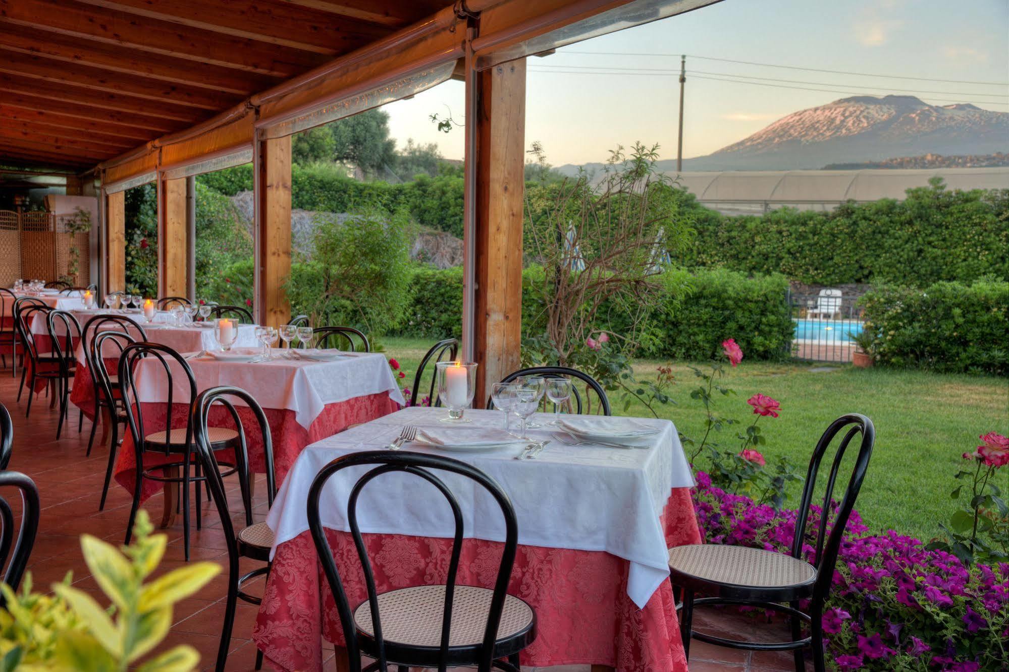 Agriturismo Biologico Corte Aragonese Santa Maria di Licodia Dış mekan fotoğraf