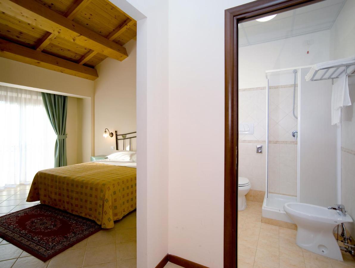 Agriturismo Biologico Corte Aragonese Santa Maria di Licodia Oda fotoğraf